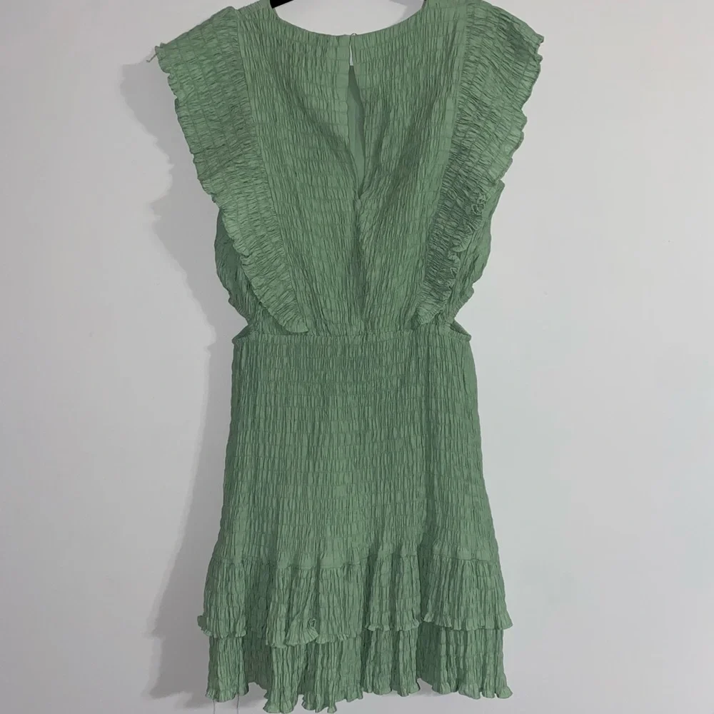 Day+Moon Green Smocked Textured Ruffle Dress - Picture 7 of 11